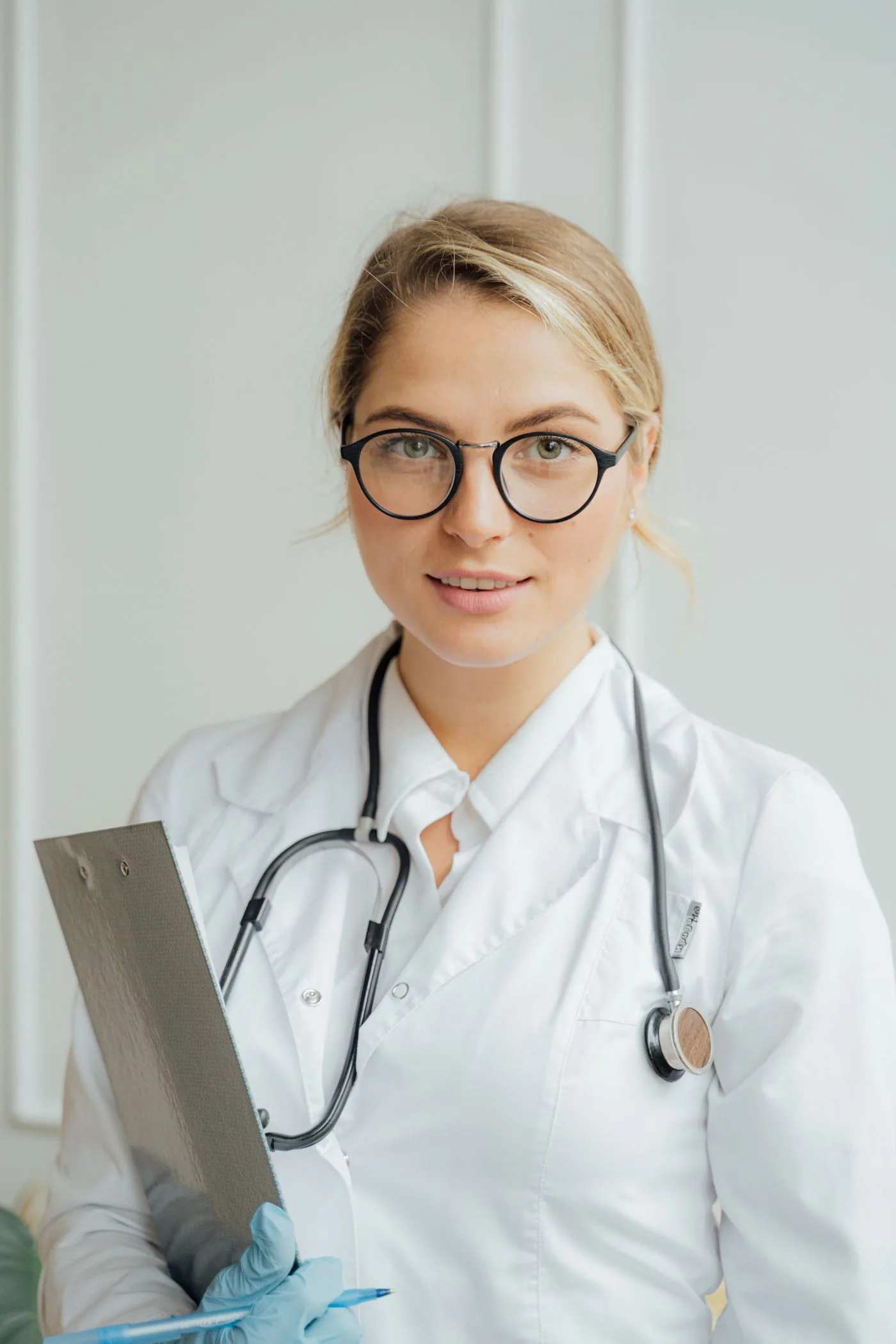 Dr. med. Natalie Elyan – Ärztliches Gespräch